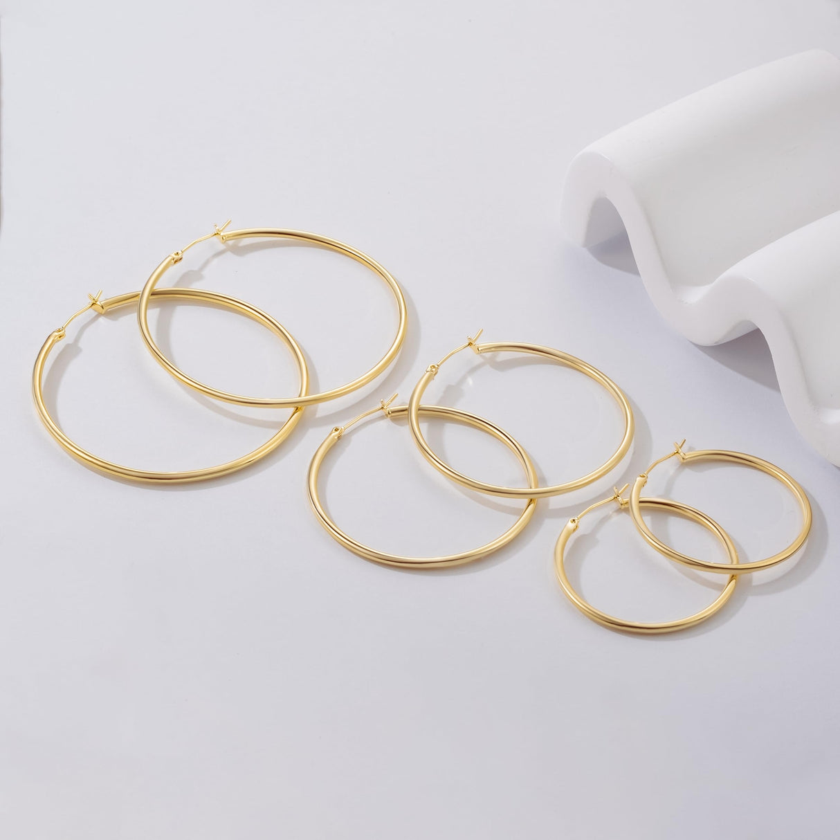 vuiikhir Gold Hoop Earrings for Women 14K Gold Earrings for Women