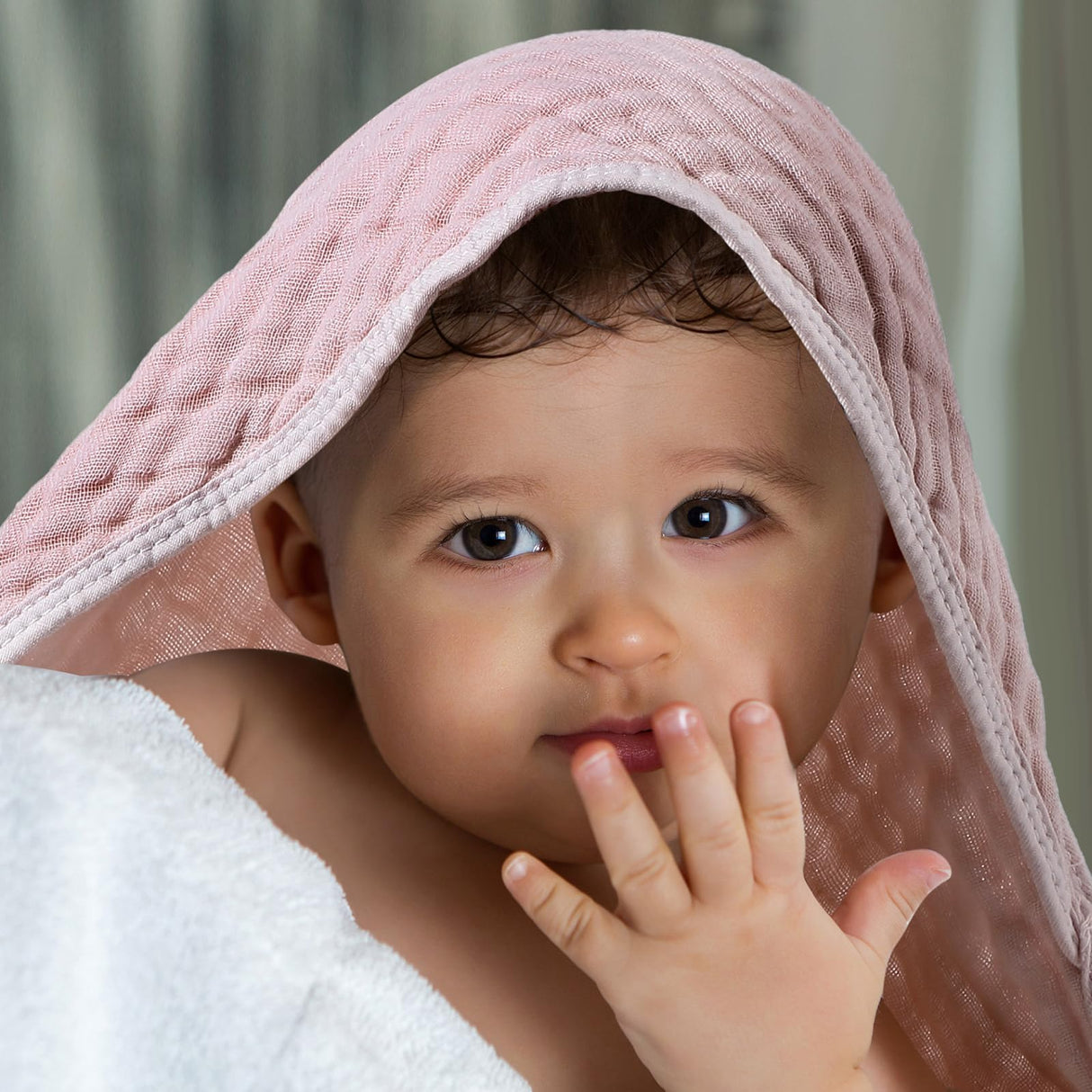 Peryiter 4 Pcs Muslin Hooded Baby Towels, 32"x 32" Cotton Newborn Bath Towel Muslin Infant Baby Blankets Absorbent Unisex Christmas Registry Gift Essentials for Girls Boys (Light Pink)