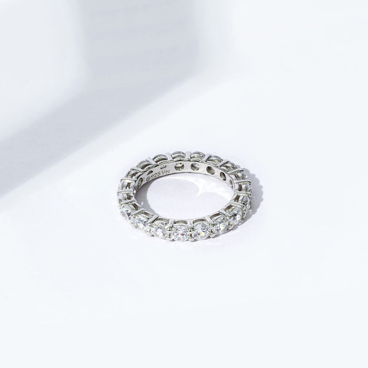 Amazon Essentials Platinum-Plated Sterling Silver Infinite Elements Cubic Zirconia (3 cttw) All-Around Ring, Size 5
