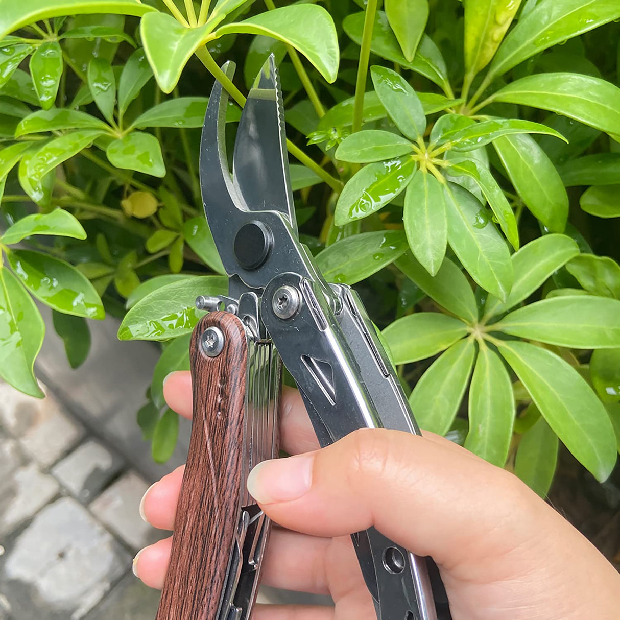 IGRARK Pruning Shears, 7 in 1 Garden Pruners, Multitools Folding Gardening Shears, 8" Professional Garden Scissors, Garden Clippers, Garden Shears Pruning, Pruning Scissors