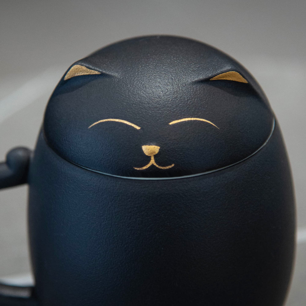 HEER Black Cat Tea Cup with Infuser and Lid, Cute Tea Mug with Strainer for Steeping Loose Leaf, Ceramic Teacup Birthday Christmas Cat Lover Gifts for Women, Men, Mom, Sisters, besties. (Black)