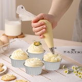 100 Pcs Aluminum Foil Baking Cups with Lids, 5oz Cupcake Liners Dessert Cups,Disposable Ramekins Mini Cake Containers Tin Mini Muffin Liners for Wedding Christmas Party（Silver）