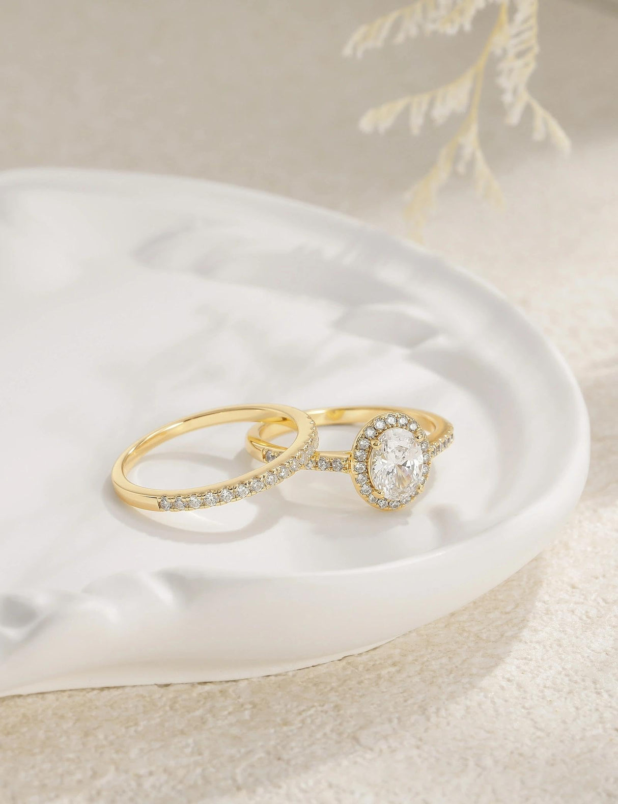 EAMTI 1.5CT Bridal Ring Sets Oval Cut CZ Promise Engagement Rings Halo Wedding Bands for Women Travel Silver Ring 14K Gold Plated Size 7