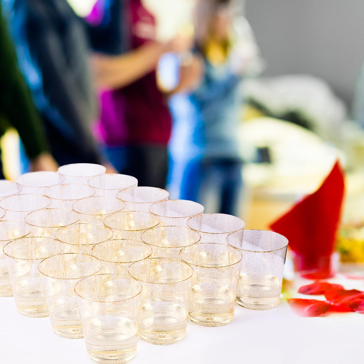 JOLLY CHEF 100 Pack 9 oz Gold Plastic Cups, Disposable Gold Glitter Plastic Cups Perfect for Wedding Thanksgiving, Christmas Party Cups