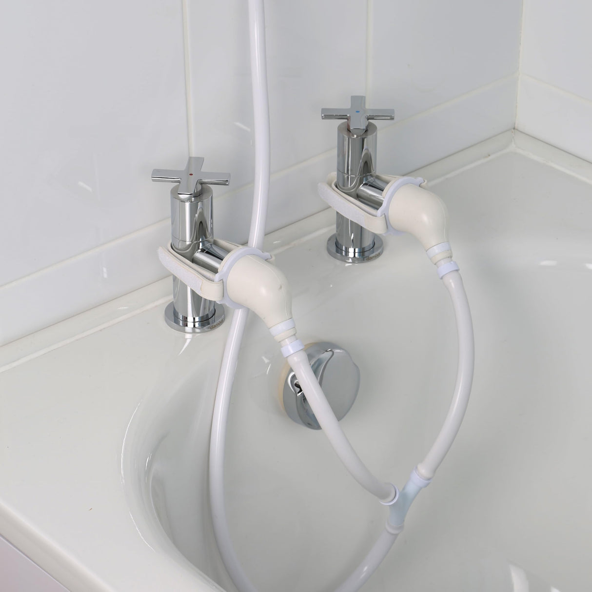 Croydex Secura Shower Head and Hose - Easy Install Push On Shower Attachment for Bath Taps with 1750mm Hose Length, Straps to Secure, Rub Clean Nozzles and Compatible with Low or High Pressure Systems