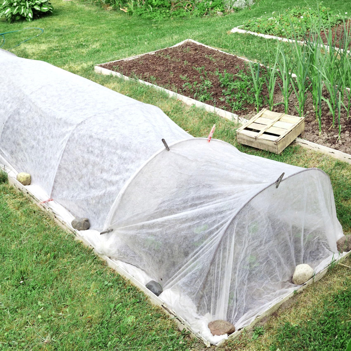 Unves 2 Pack 10x25 FT Garden Netting, Bird Netting for Garden Protection
