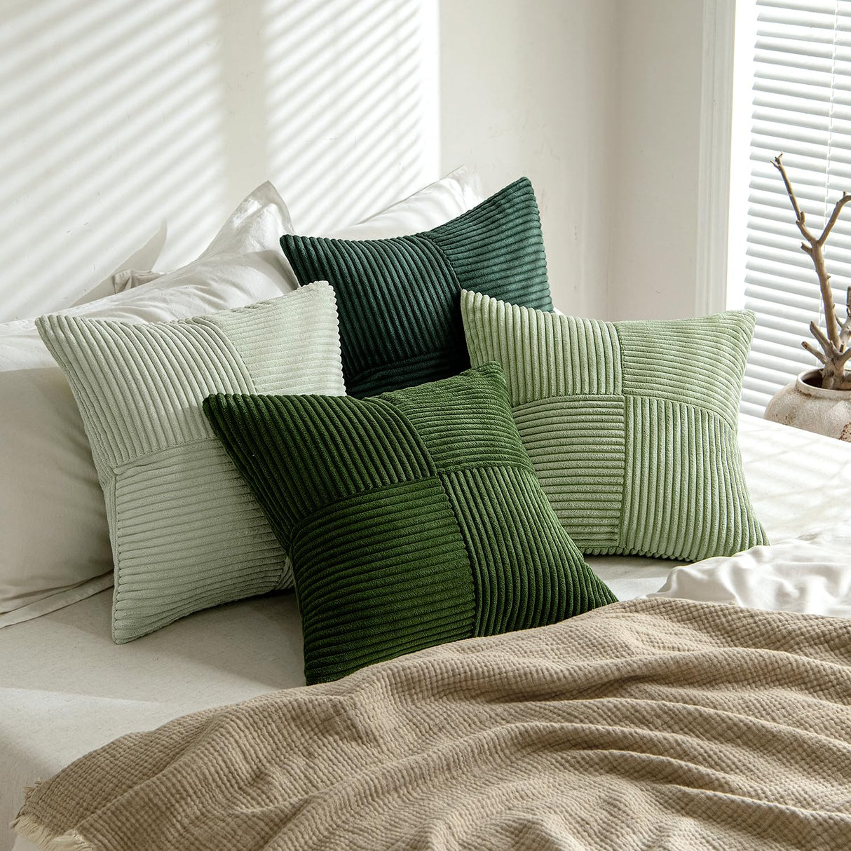 MIULEE Christmas Green Decorative Throw Pillow Covers 20x20 Inch Set of 4 Boho Farmhouse Cushion Covers Mordern Nordic Pillow Cases Soft Corduroy Gradient Home Decor for Couch Sofa Living Room Bed