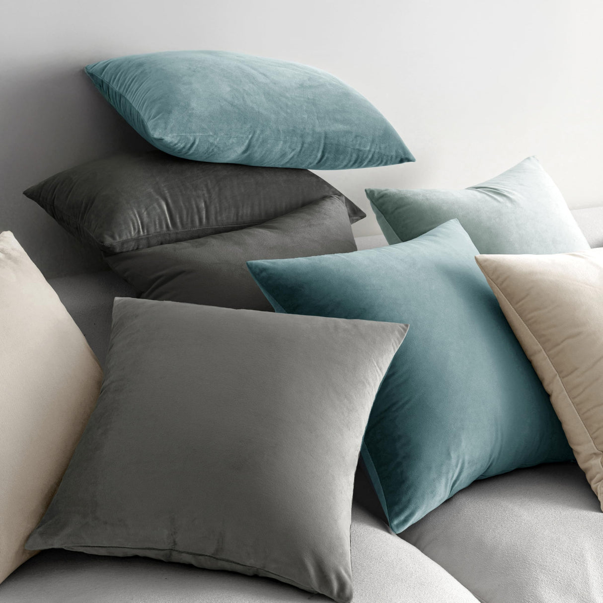 MIULEE Pack of 2 Velvet Pillow Covers Christmas Decorative Square Pillowcase Soft Solid Cream White Cushion Case for Spring Couch Sofa Bedroom Car 22x22 Inch 55x55 cm