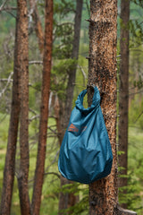 Kelty Litter G’tter Reusable Heavy Duty Garbage Bag and Carry Sack for Firewood, Cans, and Campsite Trash – Puncture + Water Resistant Fabric, Roll Top, 30L Capacity (Winter Moss)