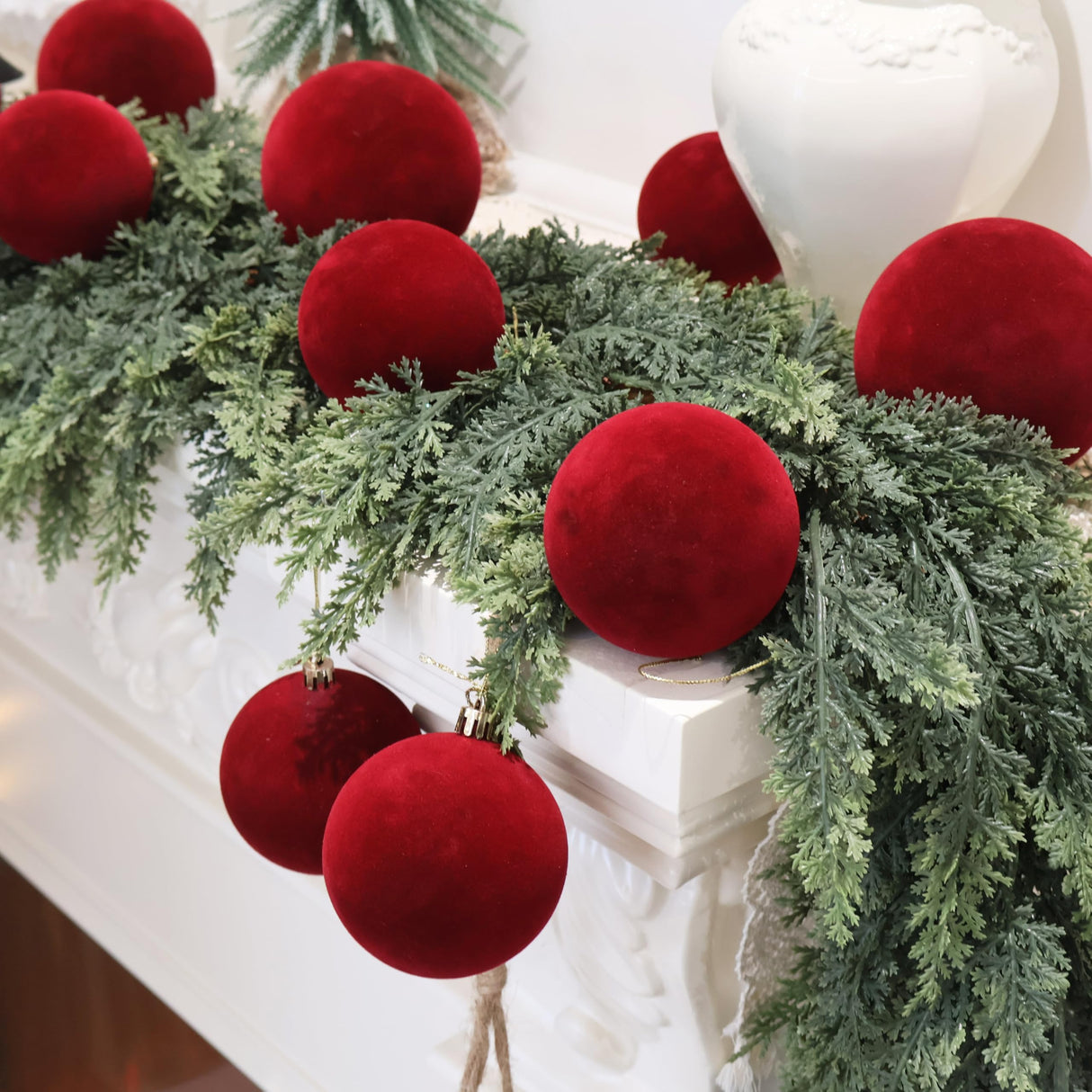 Senjie 3.15inch Christmas Tree Ornaments Velvet Balls,18PCS Flocked Decoration Balls Ornaments Sets for Christmas 2025 Red