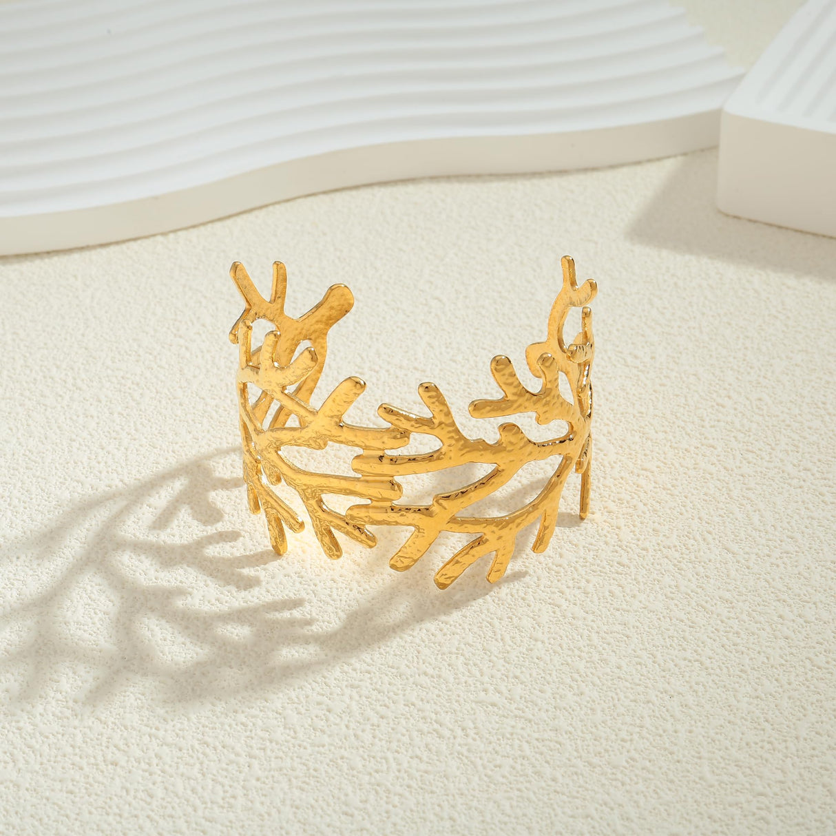 WOWORAMA Chunky Gold Coral Reef Bracelet for Women