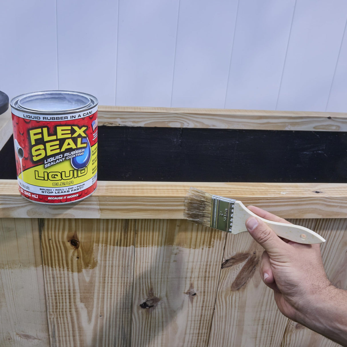 Flex Seal Liquid, Rubber Coating Sealant, Waterproof, Flexible, Breathable, and UV Resistant, Roof Repair, Basements, RV, Campers, Trailers, Marine, EPDM, Masonry, Clear, 32 oz