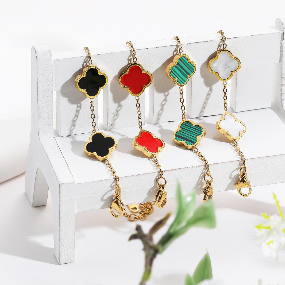 AIPPK 18K Gold Plated Clover Lucky Bracelet for Women White/Black/Red/Green Flower Four Leaf Link Bracelets Trendy Jewelry Gifts for Women (White+Black)