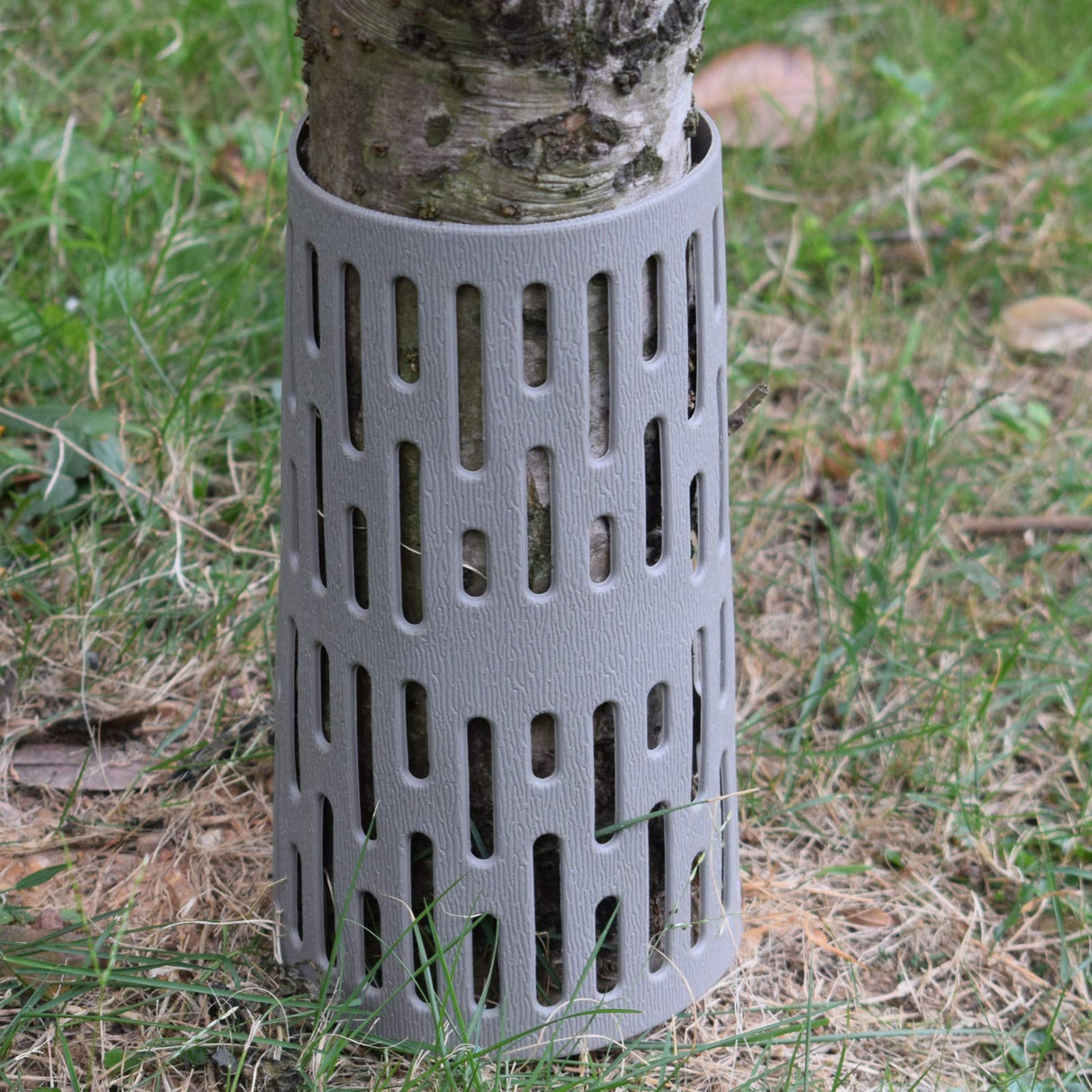 Plastic Tree Trunk Protectors, Nursery Mesh Bark Guard - 6 Pack