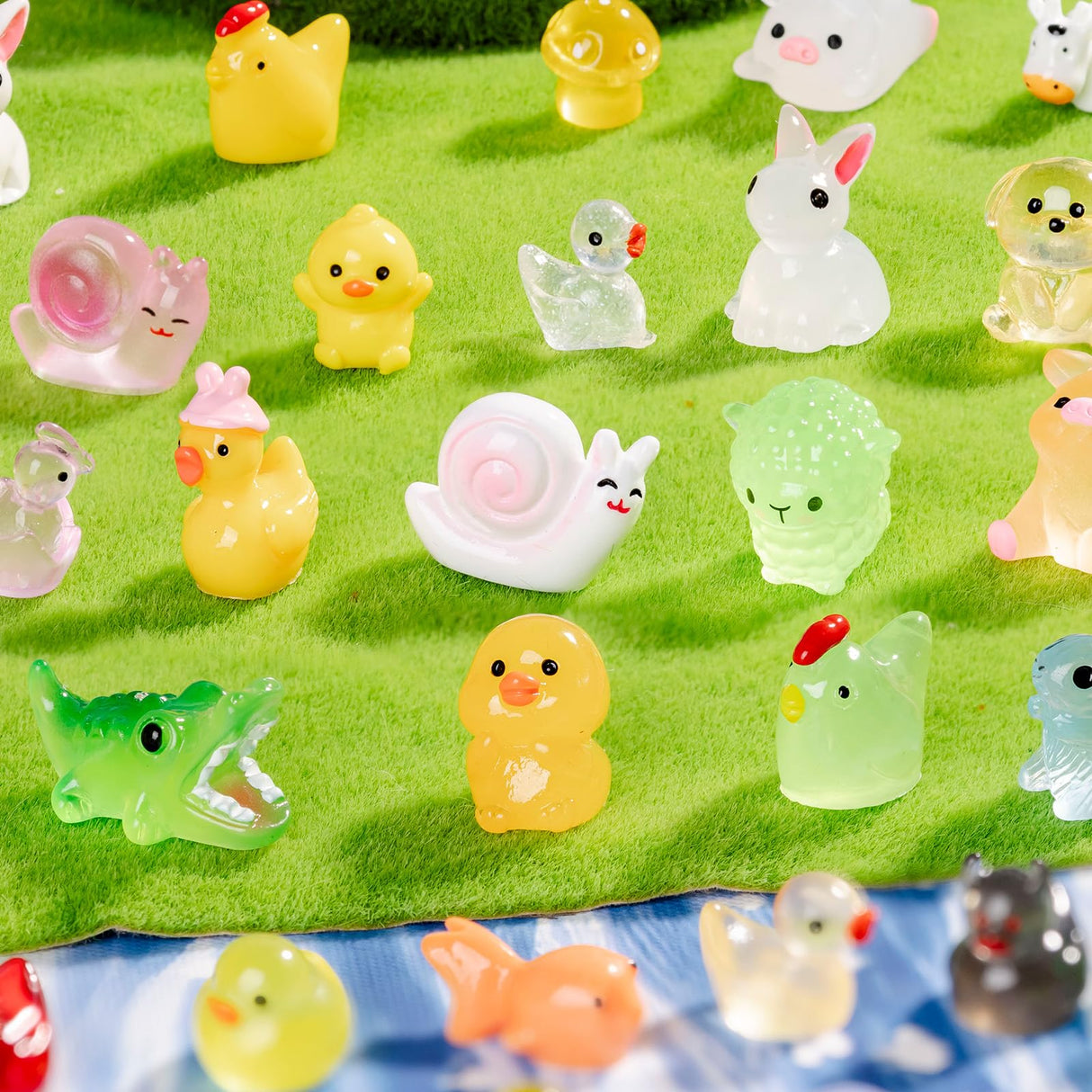 Faunamancy 300 Pcs Mini Resin Animals Figurines Bulk,300 Styles Tiny Animals Variety Pack for Fairy Garden Landscape,Hide Crafts Decor