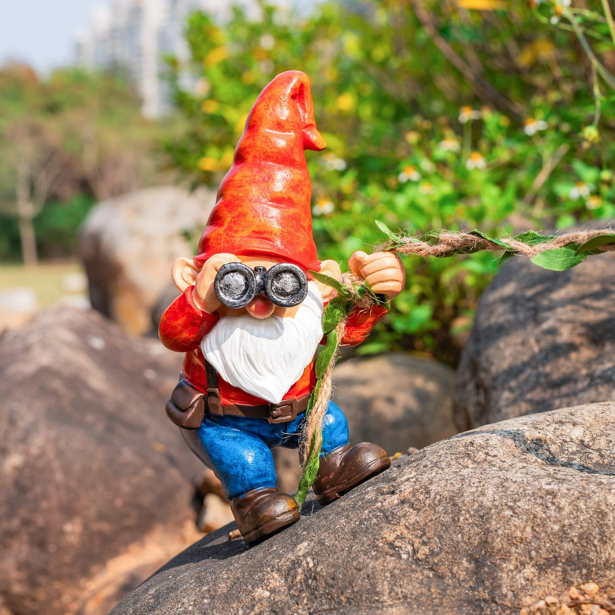 WONDHOME Hanging Gnome Garden Statue Funny Climbing Gnomes with Telescope Tree Hugger for Outdoor Lawn Home Patio Yard Art Decoration Christmas Birthday Gifts for Mom Women