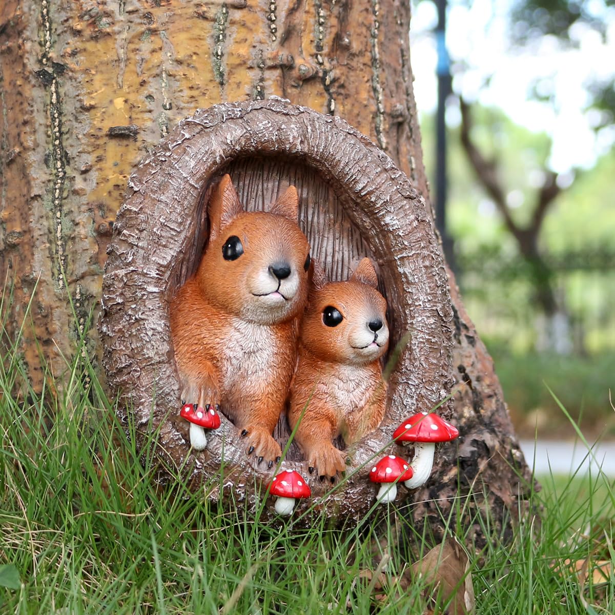 JARPSIRY Mom and Baby Squirrel Tree Hugger Outdoor Tree Faces Decor, Resin Squirrel Figurine Garden Statues Whimsical Tree Peeker Sculpture for Patio Lawn Yard Porch Wall Ornaments