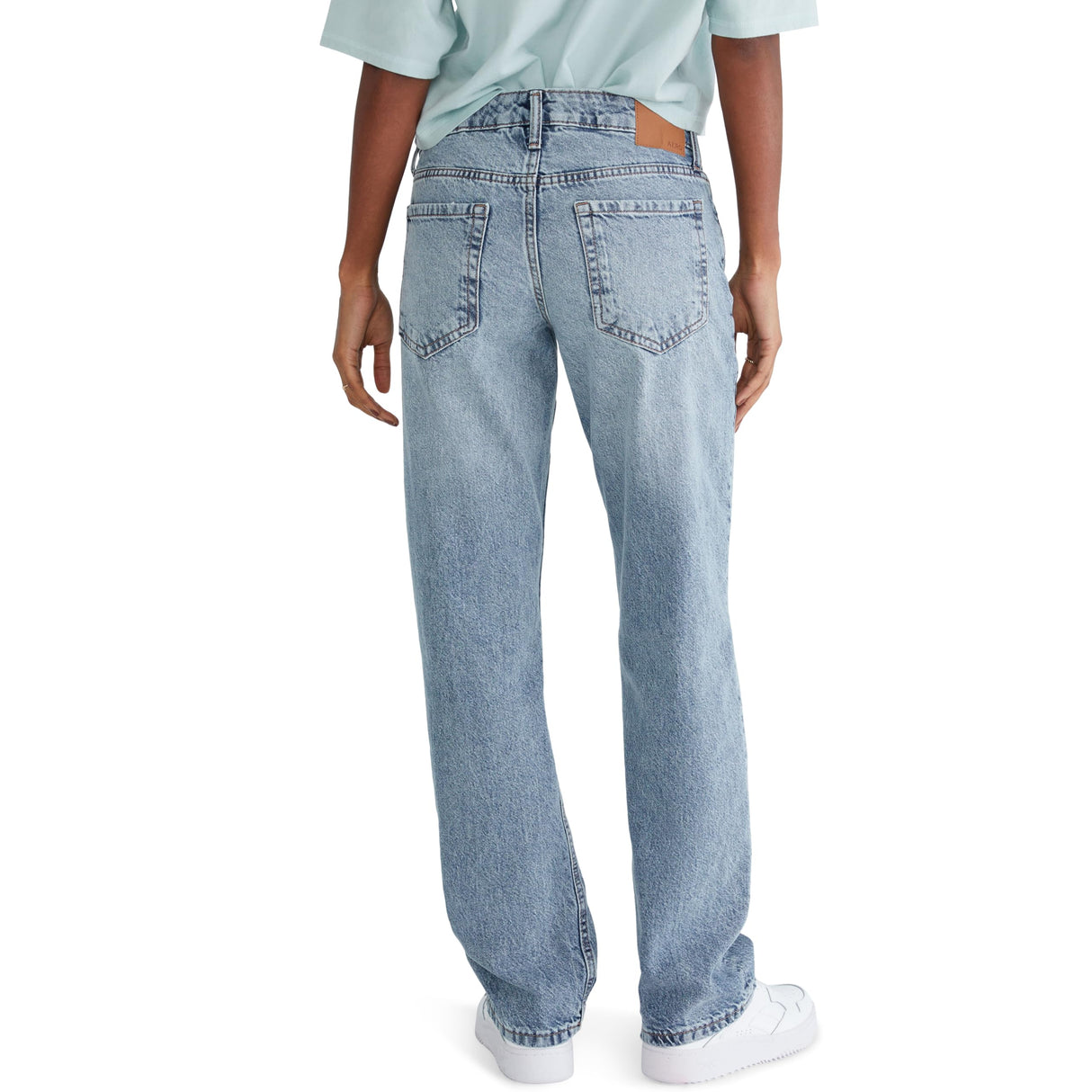 AEROPOSTALE Women's Low Rise Baggy Jean, Medium Wash1