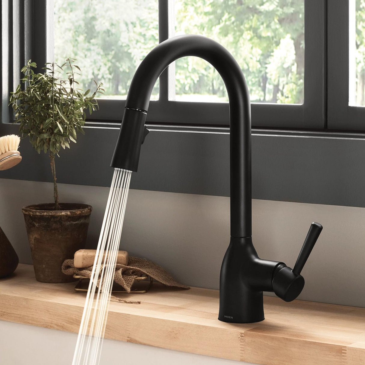 Moen Adler Matte Black One-Handle High Arc Kitchen Sink Faucet with Power Clean, Modern Kitchen Faucet with Pull Down Sprayer, 87233BL