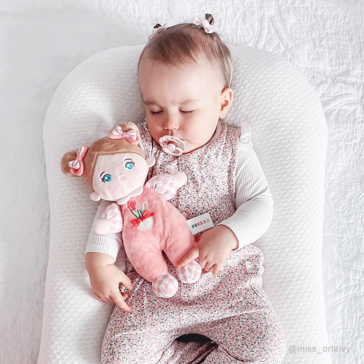 OUOZZZ 10" Soft Baby Doll Set with Plush Doll, Bassinet, Blanket and Bottle, Baby Doll Accessories Pretend Playset Emotional Social Doll for 2 Year Olds Girls Christmas Birthday Gift
