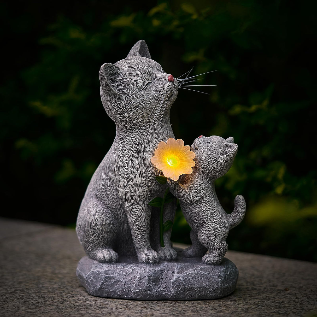 QZFFZQ Solar Cat Garden Statue Outdoor Decor - Mother & Kitten Figurines with Flower LED Light, Outside Yard Art Patio Balcony Lawn Ornament, Unique Gifts for Cat Lover