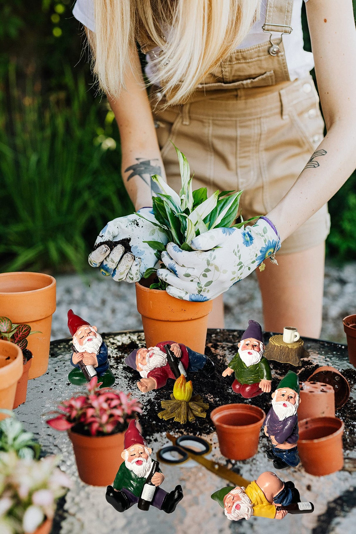 Arggidan 9pcs Miniature Gnomes Sets with Fire and Furniture - for Fairy Garden Decoration and Home Ornament