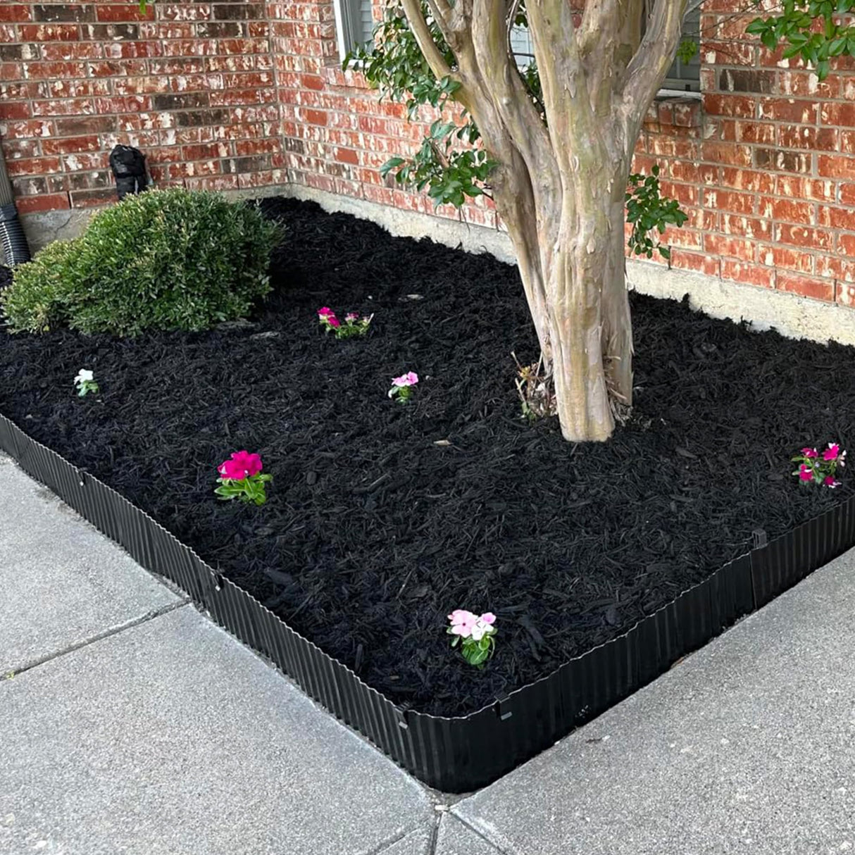 Quibbay Corrugated Metal Garden Edging, 4"×100Ft Landscape Edging Border for Lawn, Flower Bed and Garden, Flexible Lawn Edging for DIY Tree Surrounds Borders and Landscaping, Black