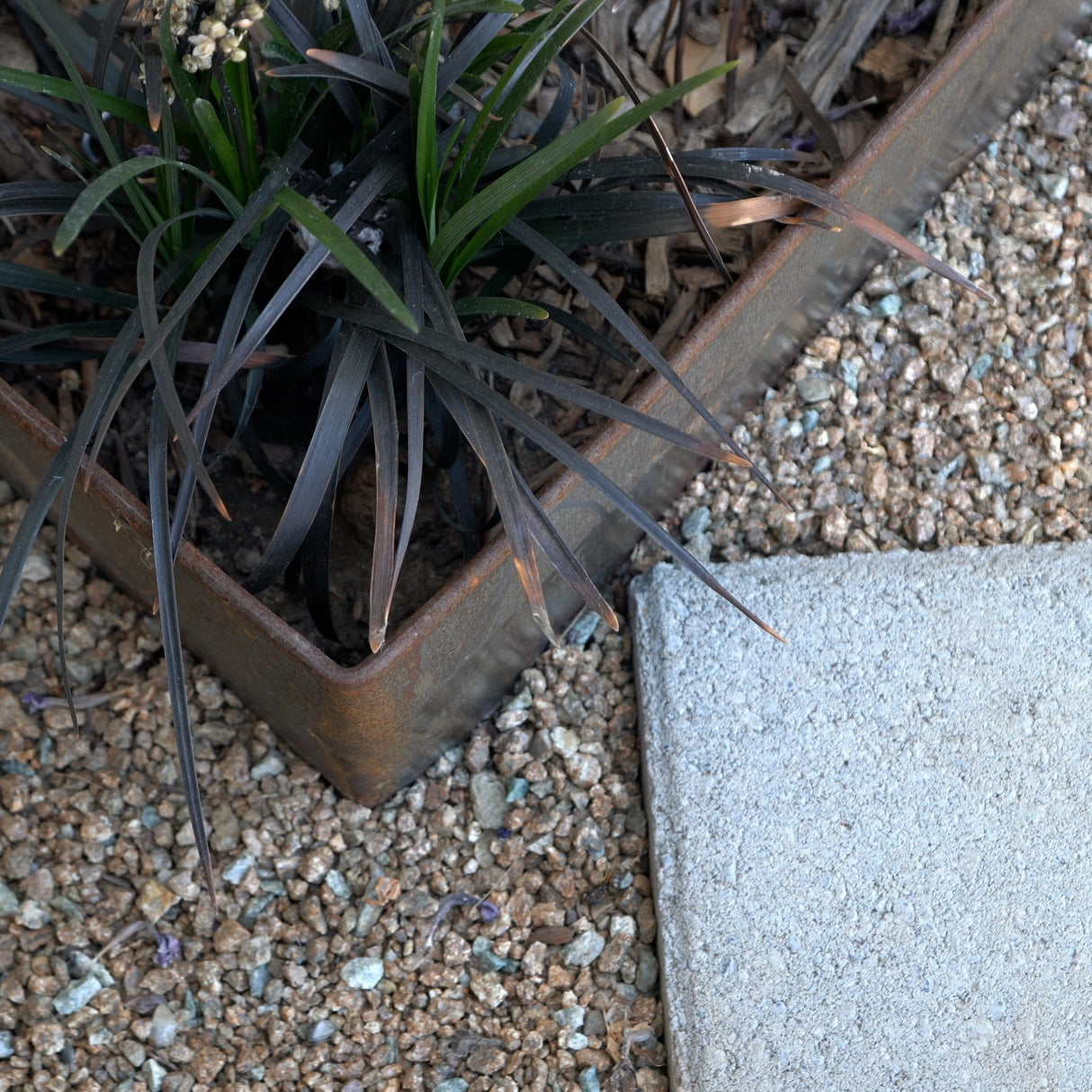 Edge Right - Hammer-in Landscape Edging - 48-inch Strips - 8-inch Depth 1/4-inch Rounded top COR-Ten Steel (5 Pack)