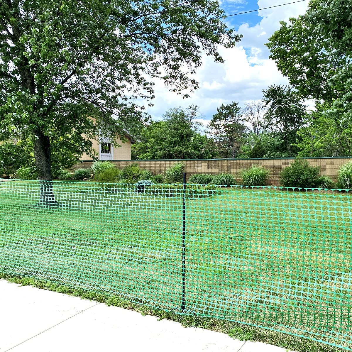 Ashman Plastic Mesh Fence, 4'x50' Feet, 1 Roll, Green, Construction Barrier Netting, Garden Fencing, Fences Wrap, Above Ground, for Snow, Poultry, Chicken, Deer, Patio, Garden Netting, Green 50FT.