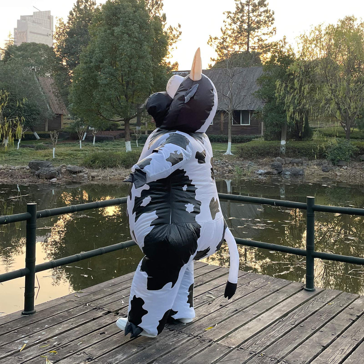 Arokibui Inflatable Cow Costume Blow up Animal Costume Cosplay Party Festival Christmas Halloween Suit Parade Carnival Suit Jumpsuit