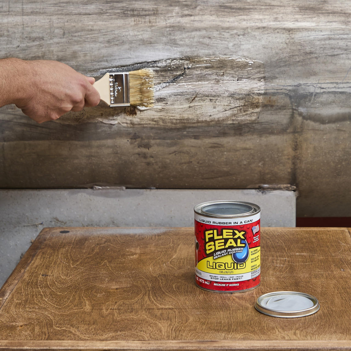 Flex Seal Liquid, Rubber Coating Sealant, Waterproof, Flexible, Breathable, and UV Resistant, Roof Repair, Basements, RV, Campers, Trailers, Marine, EPDM, Masonry, Clear, 32 oz