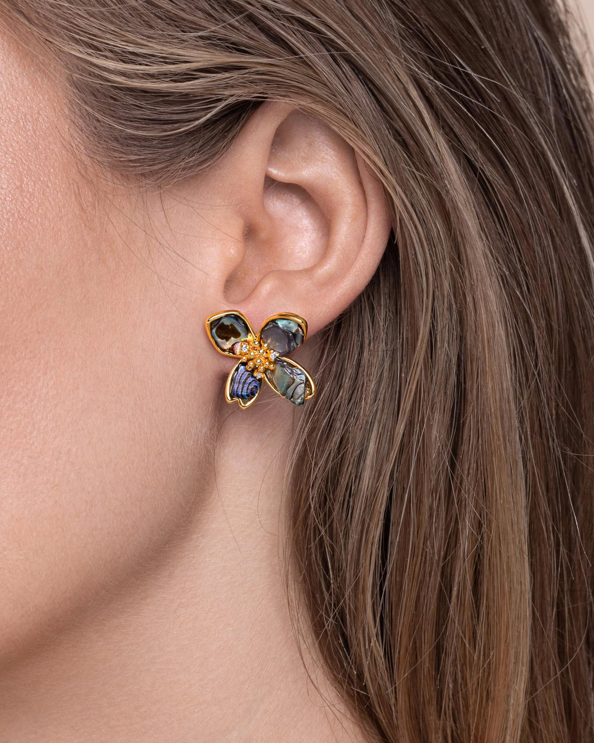 SNGIA Small Flower Earrings, Mother of Pearl Abalone Stud Earrings White or Dark Green 14k Gold Plated Ladies Flower Stud Earrings Cute Unique Earrings for Women by SNGIA