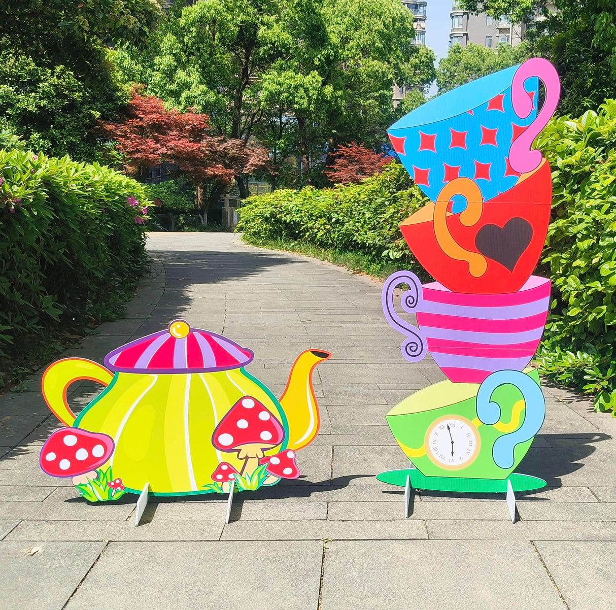 2 Pcs Giant Alice Party Decorations Props Sets Wonderland Yard Signs Decor Mad HatterTea Party Decoration Alice Themed Trick or Treat Stacked TeacupsTeapot with Stakes Stand Indoor Outdoor