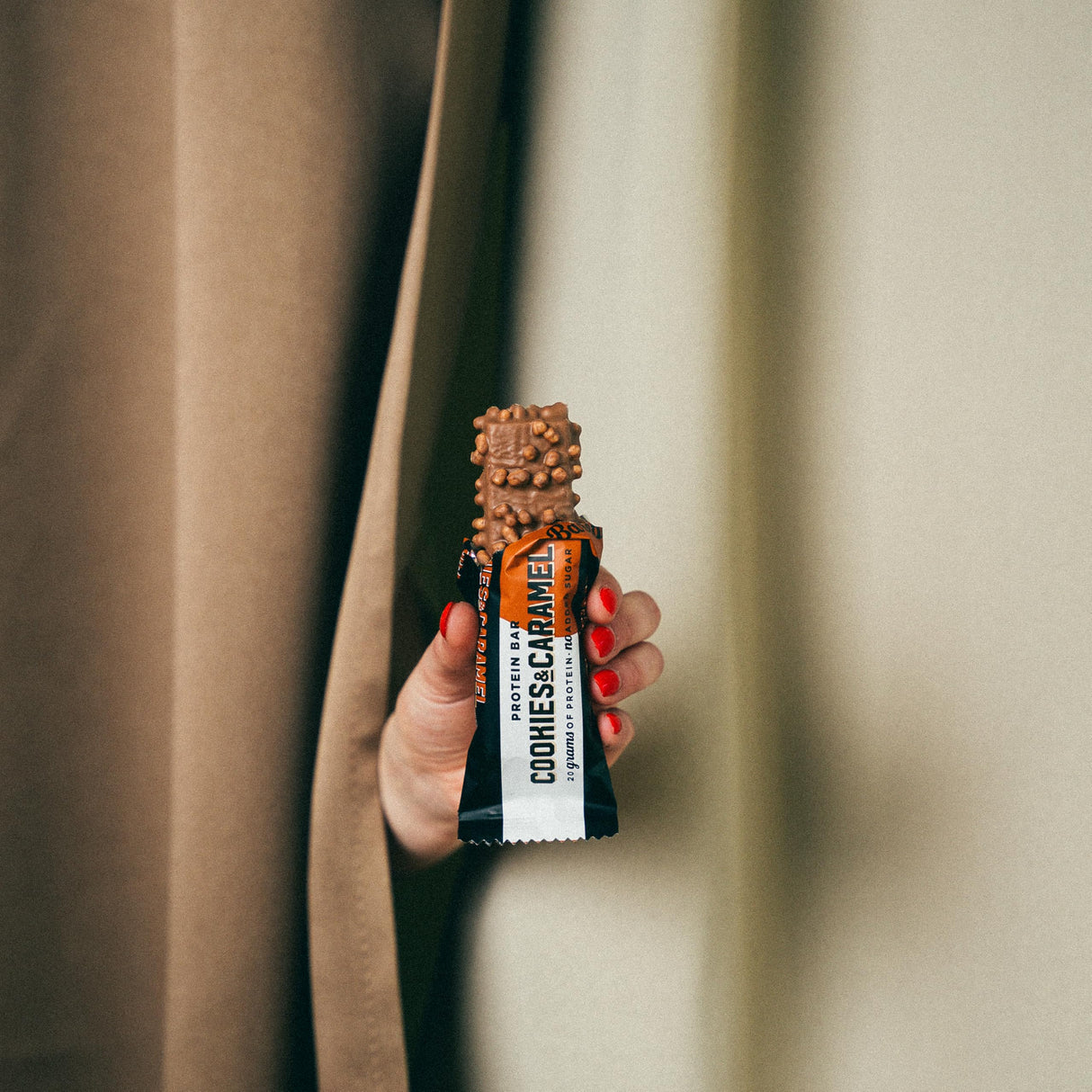 Barebells Protein Bars Cookies and Caramel - 24 Bars (2 Packs of 12), 20g High Protein Treats - Chocolate Nutrition Bar with 1g Total Sugars - On-The-Go Breakfast or Post-Workout Snack